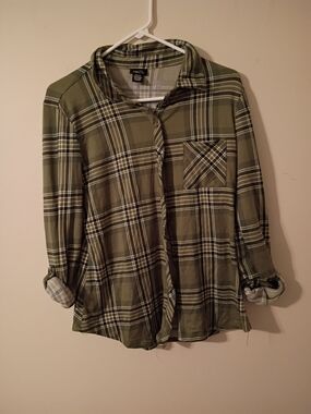 Rue21 Green and White Plaid Flannel Button Shirt